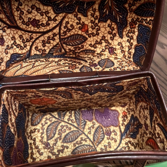 Box purse made of leather with Ankara fabric lining. - Picture 2 of 10
